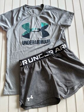 UNDER ARMOUR girls size medium short set